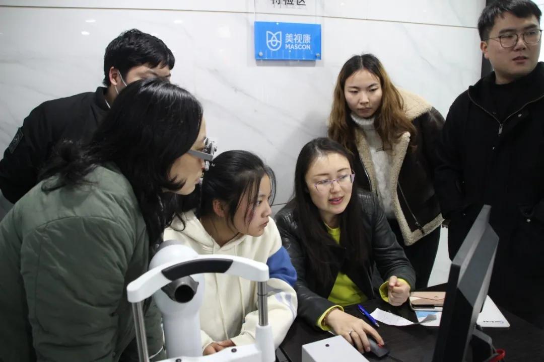 课堂教学+实训验配;欧几里德角膜塑形镜研修初级班顺利结业