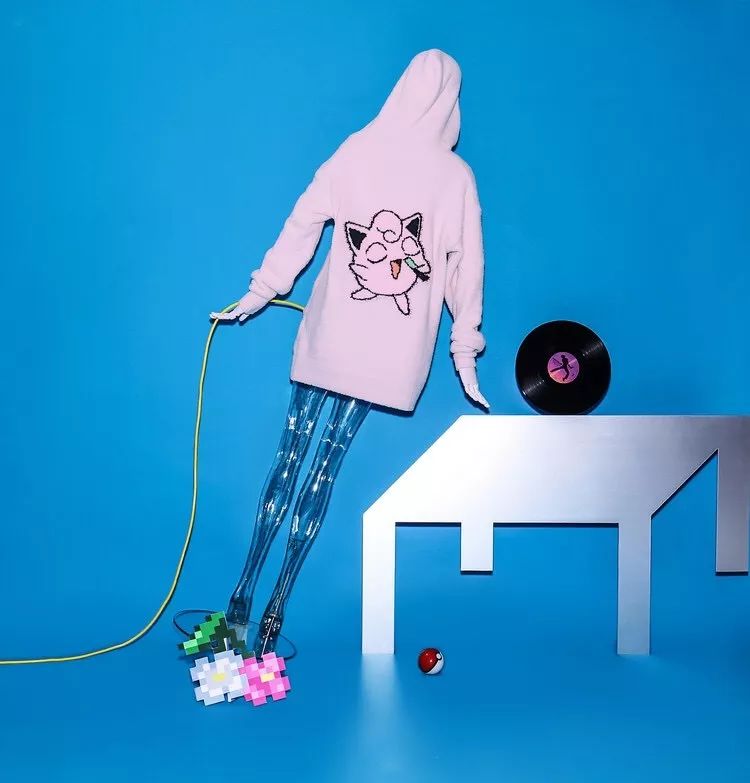 即使不出门也要穿出睡衣的别致,穿睡衣成了一种时尚