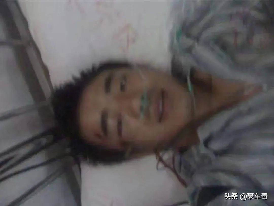 豪车毒老纪考斯特,豪车毒老纪小跟班