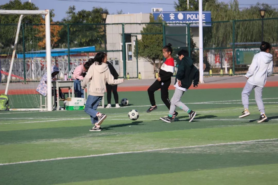 定边县东关小学足球队比赛视频,榆林市定边县第三中学足球联赛