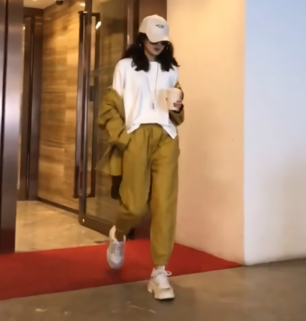 扔掉牛仔裤穿阔腿裤,白色老爹牛仔裤子穿搭高级感