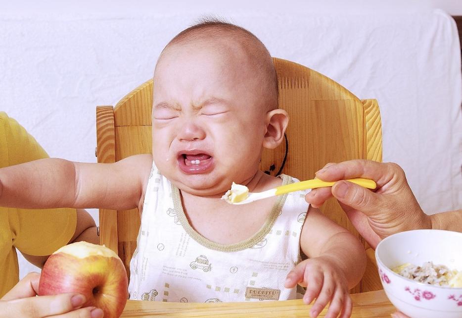 3种自杀式喂饭，正在让孩子患上厌食症，别以为是为他好