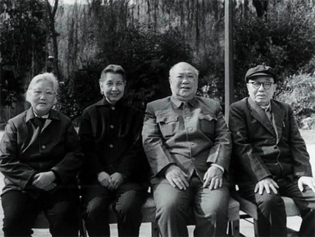 陶斯亮问母亲曾志：大哥的父亲是谁？曾：长得和夏明震一个样子