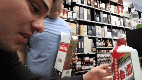 当老外知道茅台酒的价格,在老外眼里的茅台