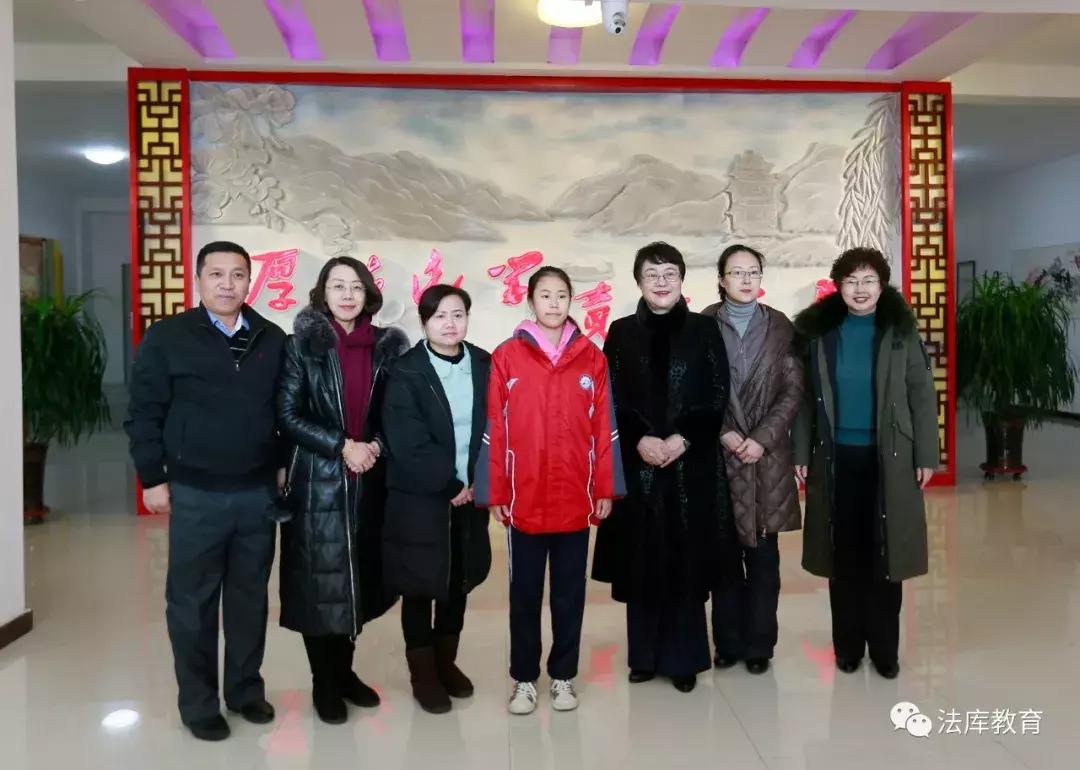 央视少儿频道联合百杰女企业家理事会赴法库开展捐资助学活动