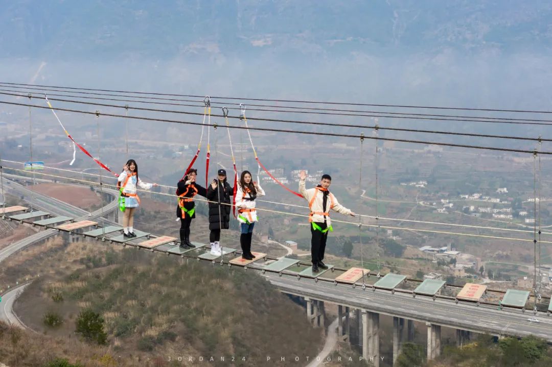 春节假期好去处，打卡巫山“悬崖”上的游乐场「图文、视频」