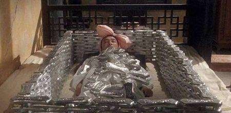 为什么古人拿到银子都要吃一口,为什么古代都用牙咬银子