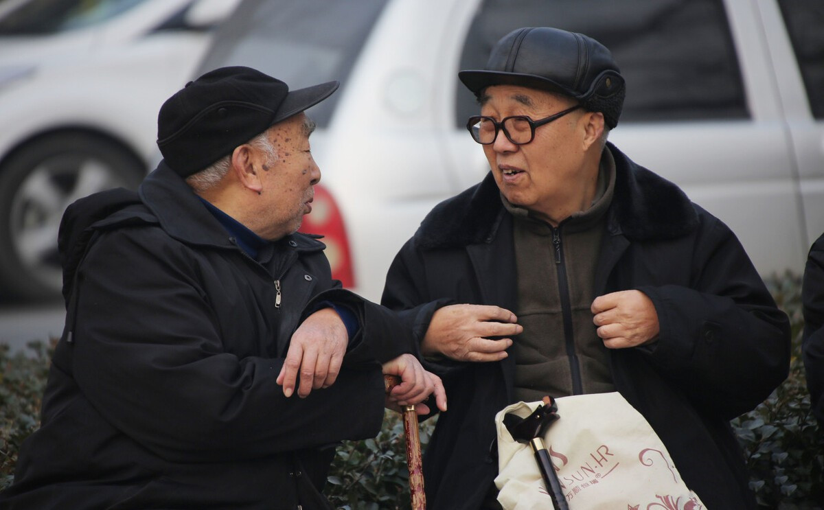 人到老年没积蓄,人到晚年很可怜没有钱用无人管