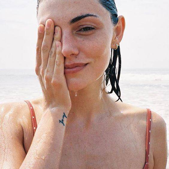 嘴唇水嘟嘟的太可爱了，但你的怎么还那么干瘪