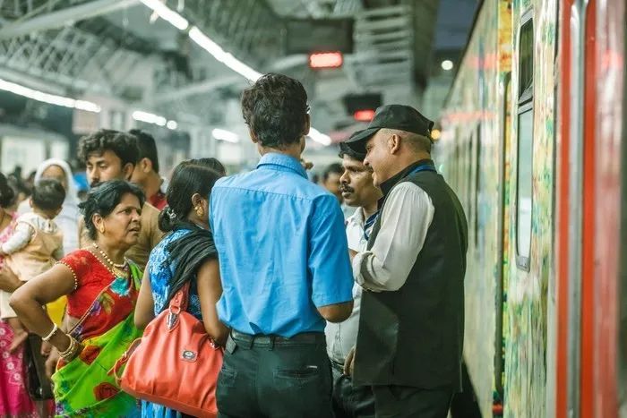 印度加尔各答地铁列车,印度火车站加尔各答