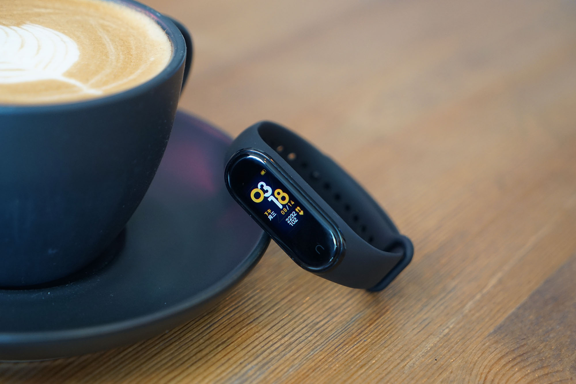 小米手环4和荣耀手环5对比视频,荣耀手环5和小米4手环有什么区别