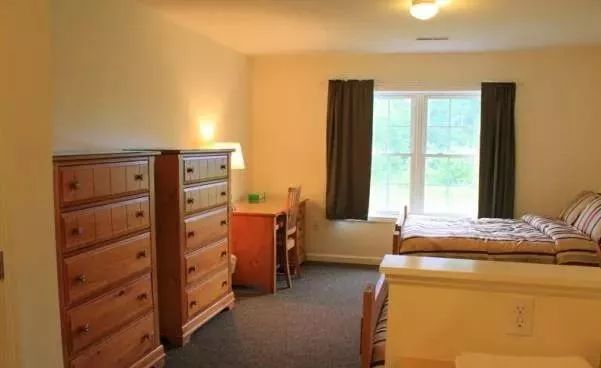 鏂板槈鍑哄浗,缇庡浗鍩虹潱瀛︽牎