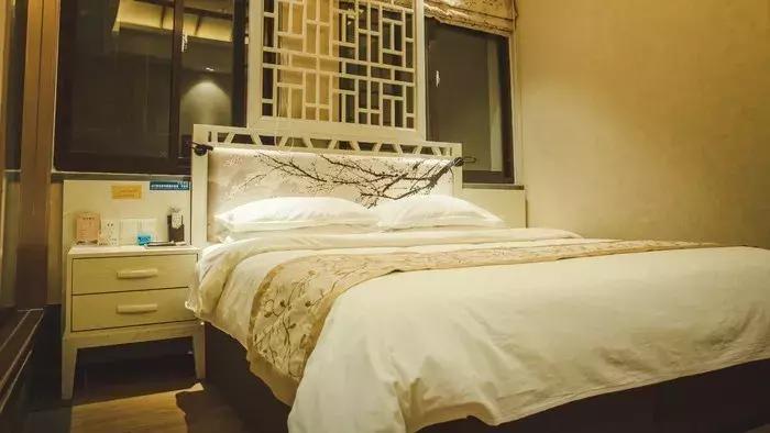 台儿庄景区内美食推荐,住台儿庄古城里面吗