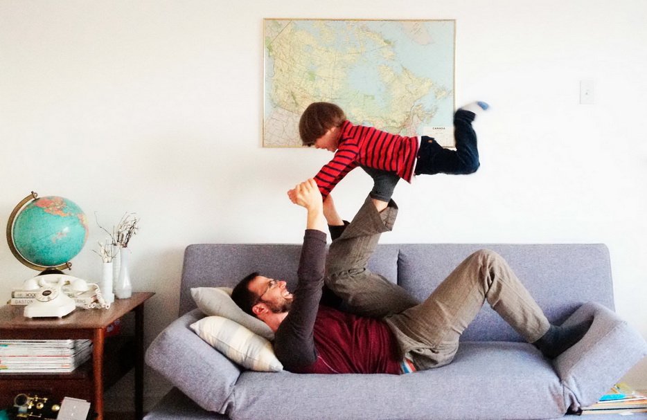 小孩偷拿东西爸爸的做法,孩子偷拿家里钱爸爸怎么教育