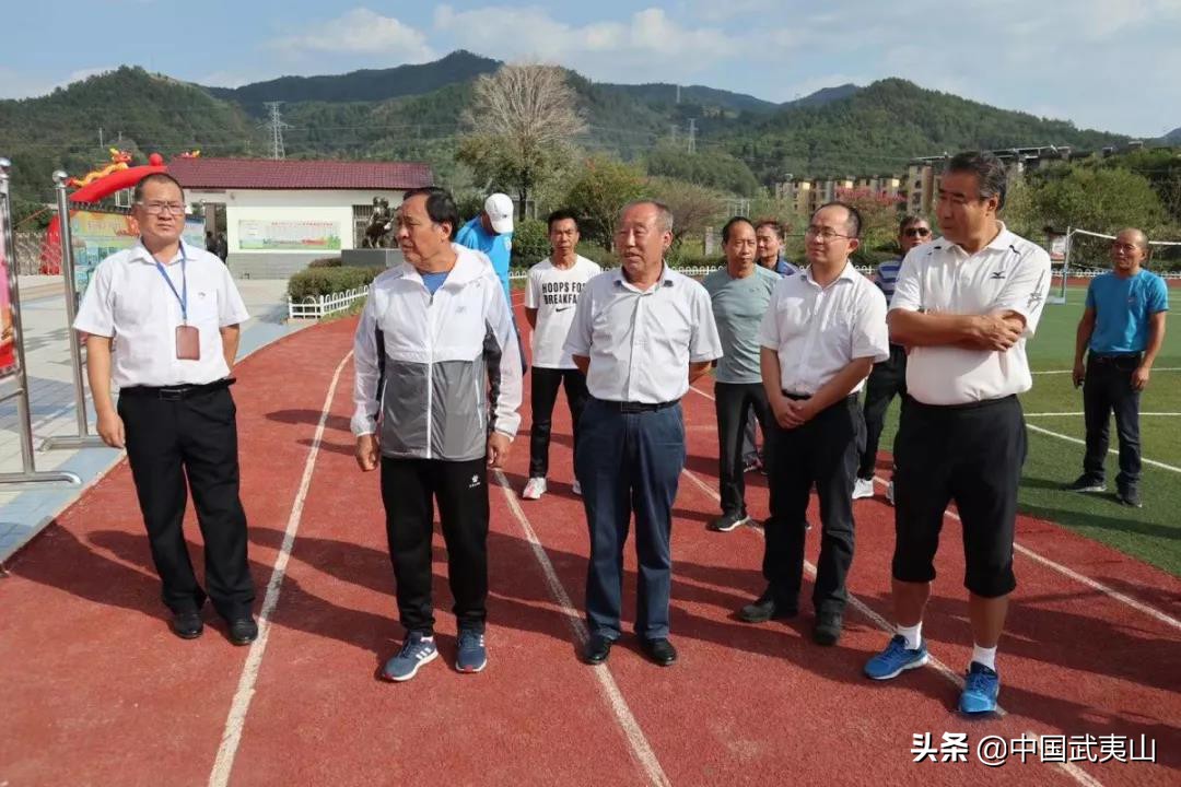 武夷山：给力！湖桃小学获“中国足球发展基金”捐赠