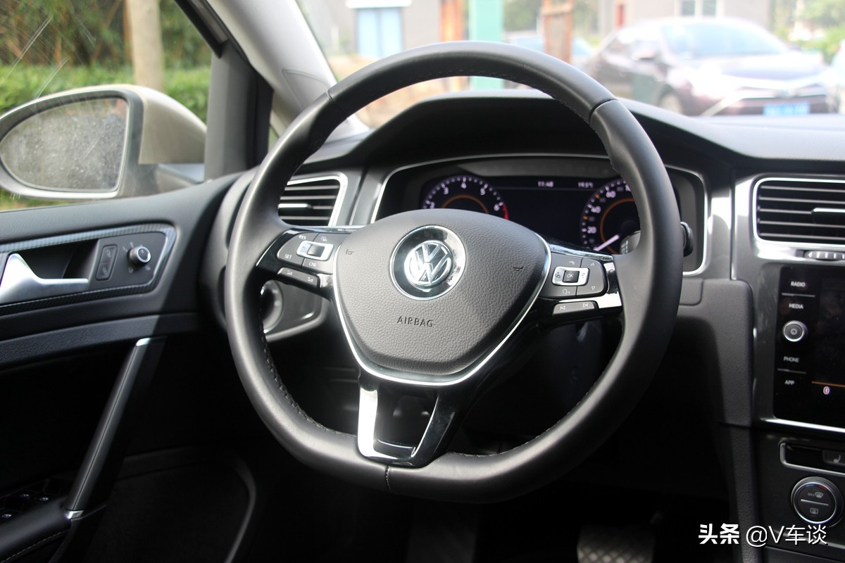大众高尔夫2021款280TSIDSGR-Line空间,运动感十足全新大众高尔夫实车