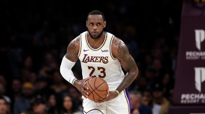 詹姆斯到底穿几号球衣,詹姆斯现在是几号球衣