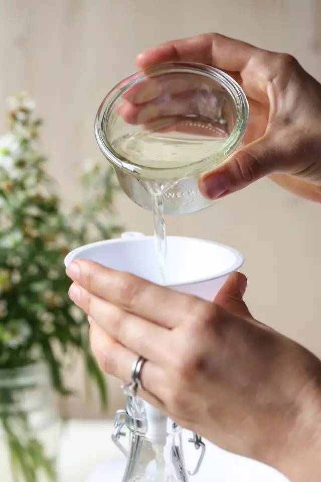 衣服被盐水染色怎么还原,怎样把染色衣服还原色