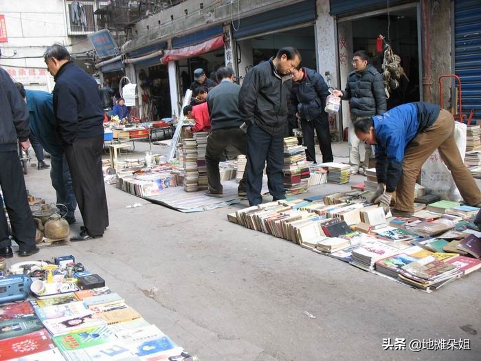 最适合摆地摊的3大地方！这些地方既赚钱又受欢迎