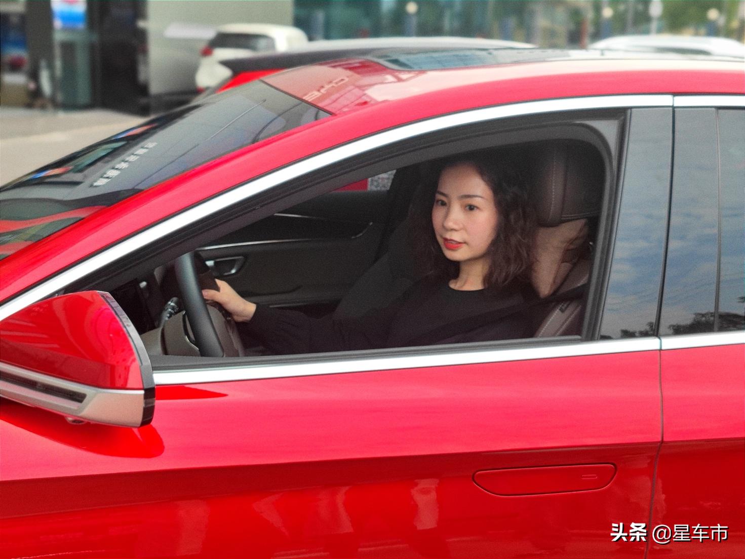 爱到处去玩的性格,成都夫妻开汉ev