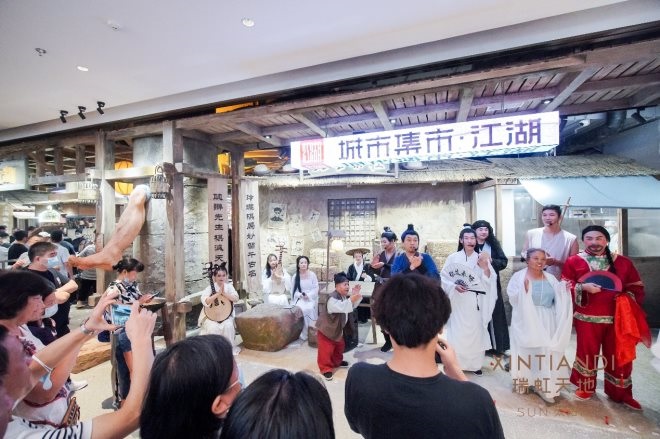 商业街国潮风主题街区,新开的潮玩街区