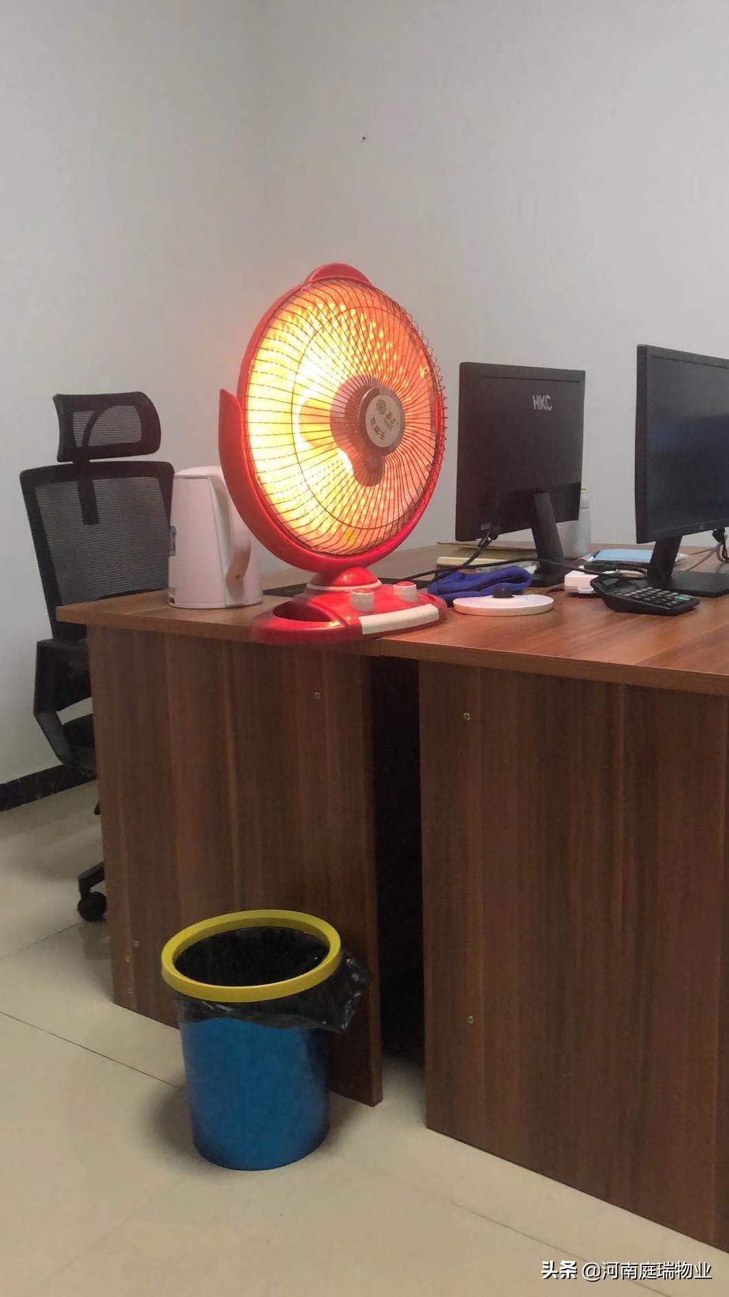 疫情防控期间依然坚守在岗位上,疫情防控处处都有他的身影