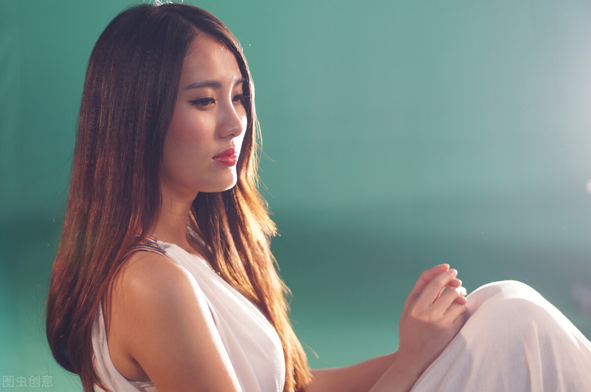 耳后长了个囊肿,耳后长了小囊肿