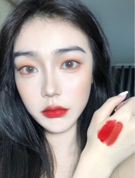 适合夏季的热门口红试色来了，黄皮白皮都适合，快看你最中意哪只