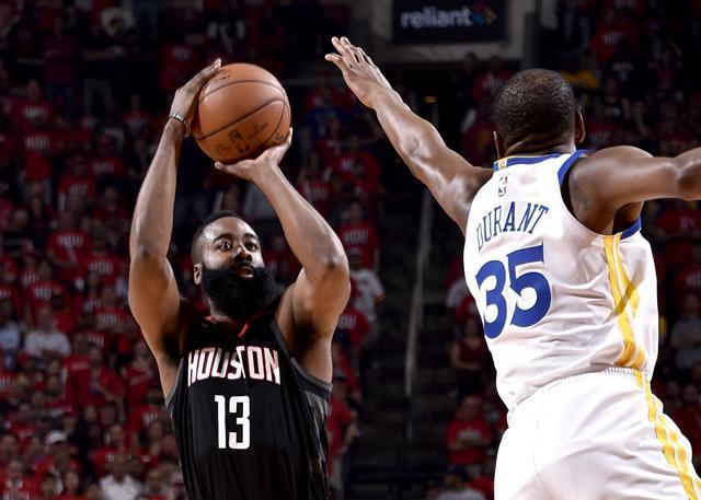 火箭哈登威少空接,火箭哈登赛前训练