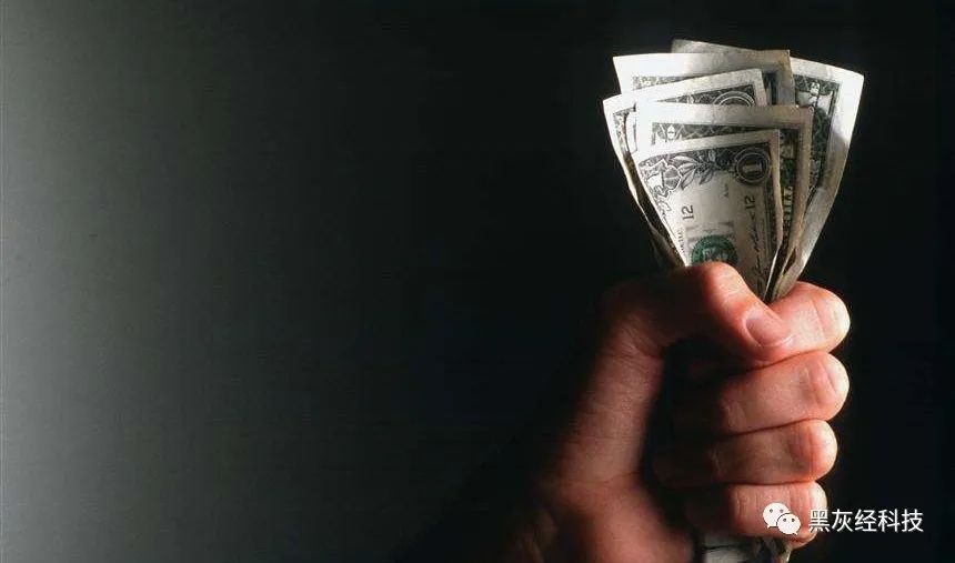 借助外挂等作弊手段，赚玩家的钱，赏金猎人方案已踩线