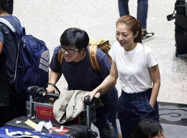 陈绮贞结束18年恋情完整版,44岁陈绮贞回归单身