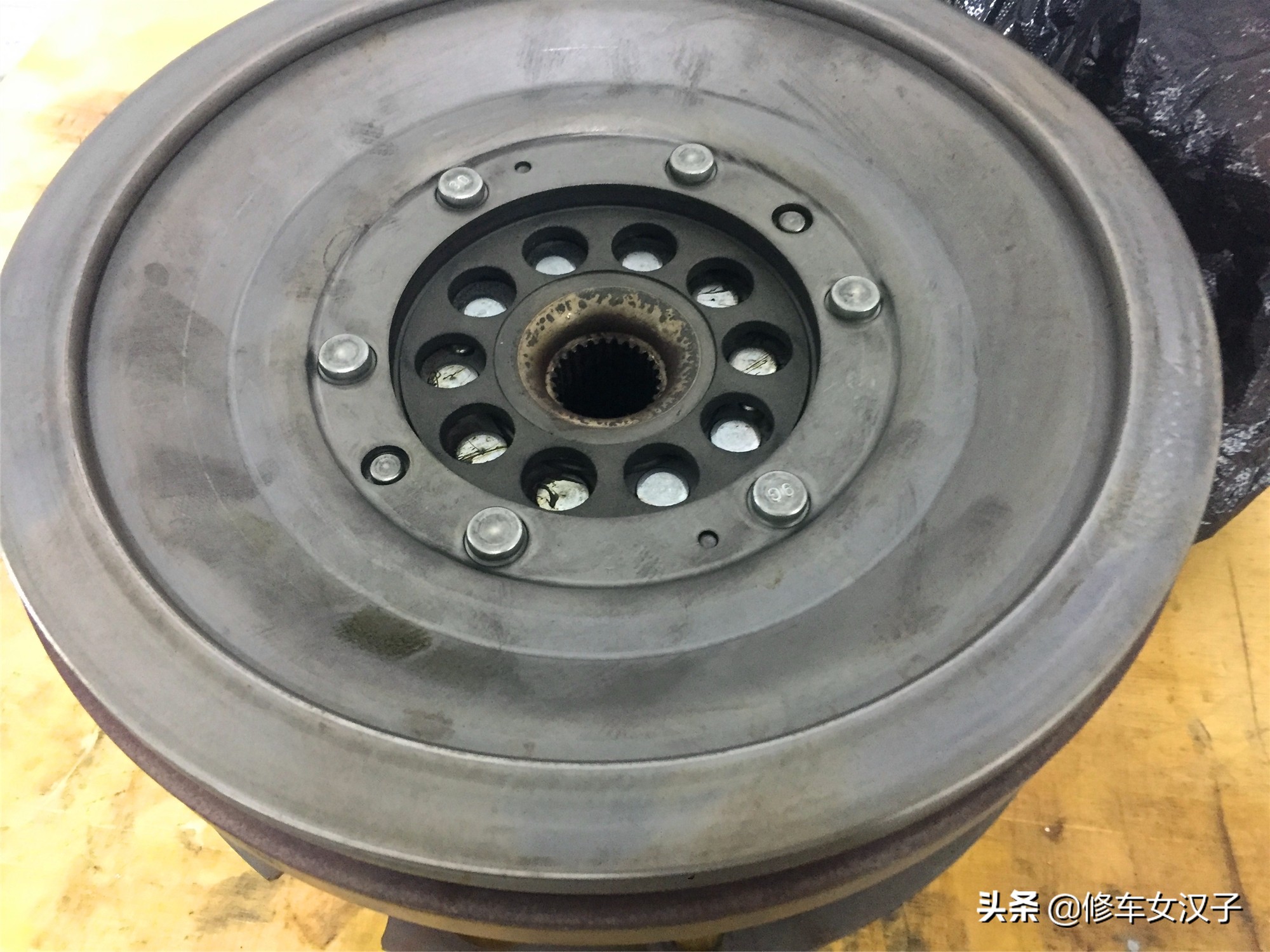 自动挡变速箱缺油有什么症状,手动挡和自动挡变速箱哪个容易坏