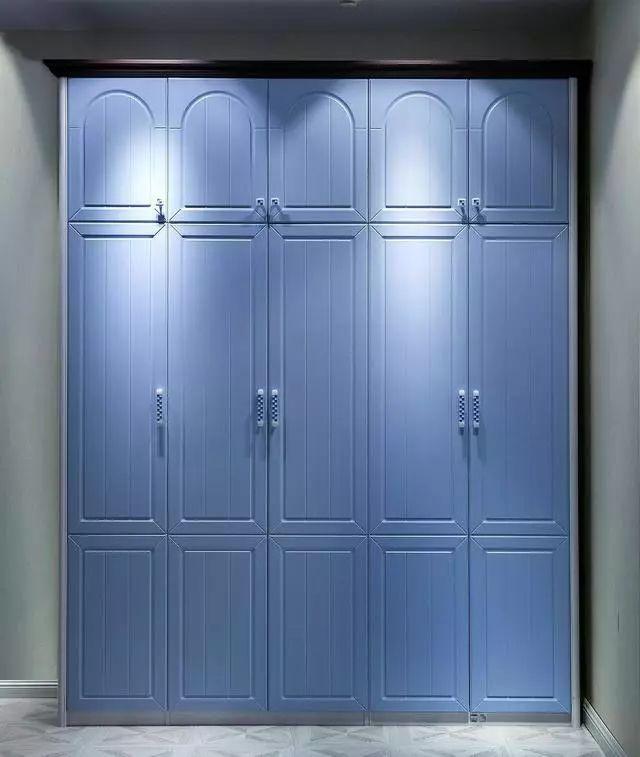 衣柜移门为什么比平开门更丑,小户型衣柜做移门还是平开门好看