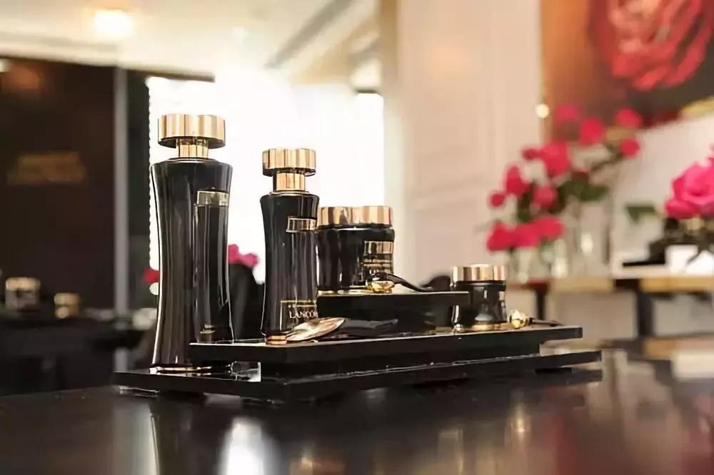 必买品牌护肤彩妆推荐女士用,最好用的护肤彩妆套装推荐女性