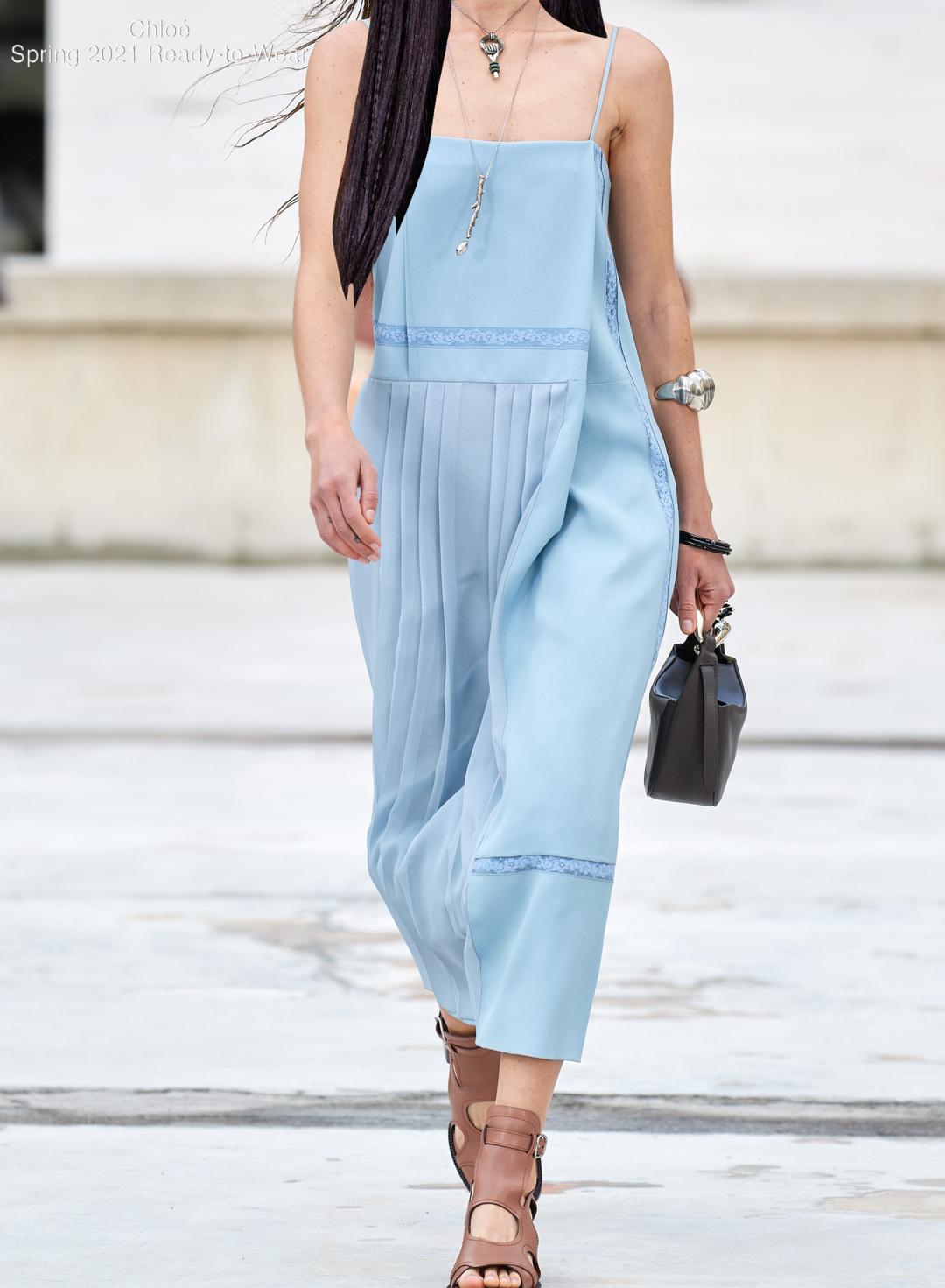 火箭少女吴宣仪穿衣搭配,吴宣仪穿衣风格有多土