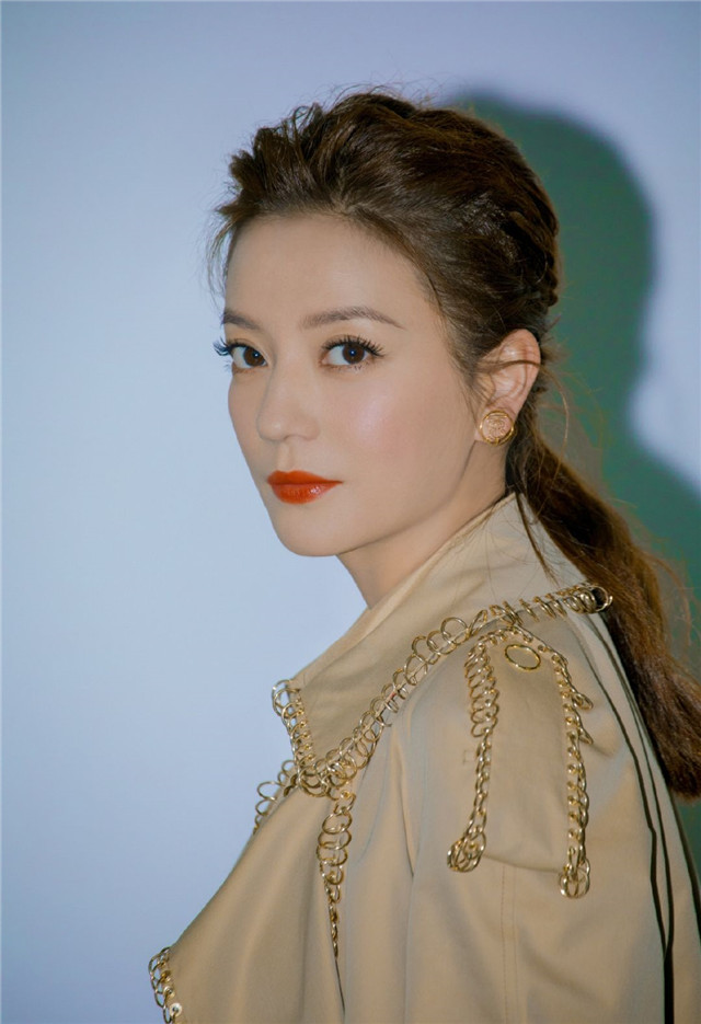 厚头发秋冬如何扎,秋冬发怎么扎好看