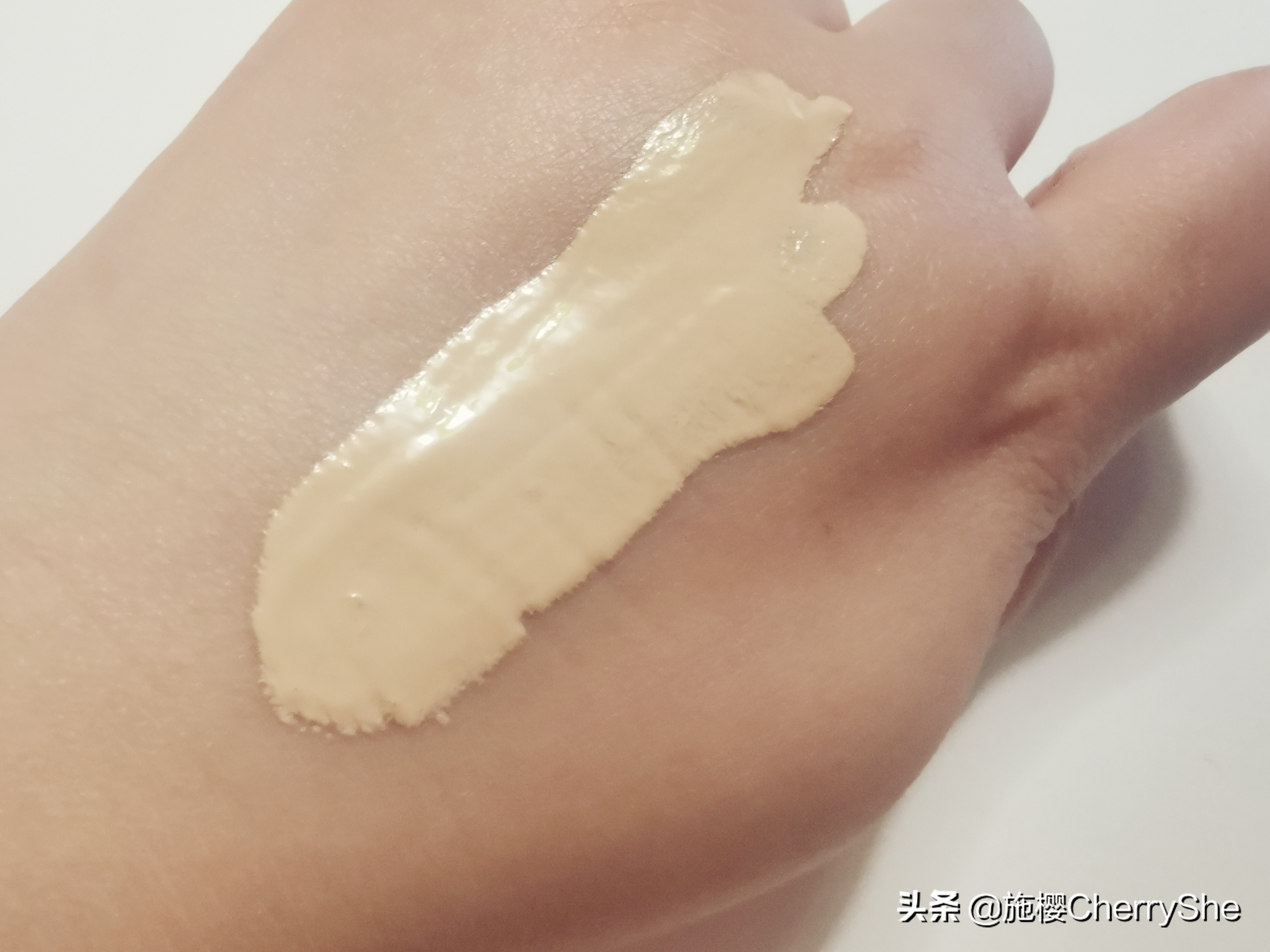 粉底液阿玛尼权力3.5号色,混油皮粉底液测评推荐圣罗兰