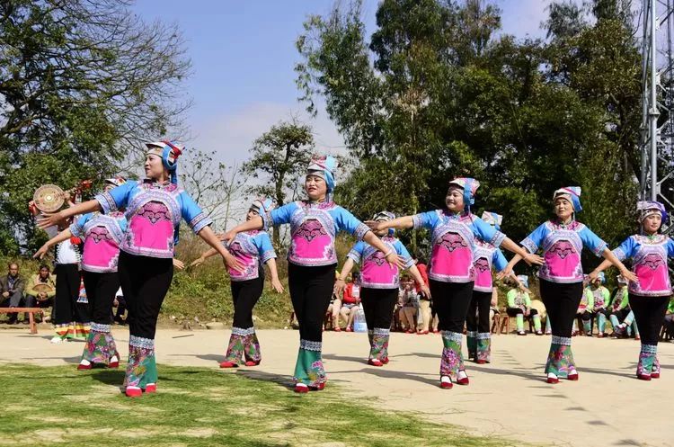 阿哲歌舞《绣嫁妆》赏析