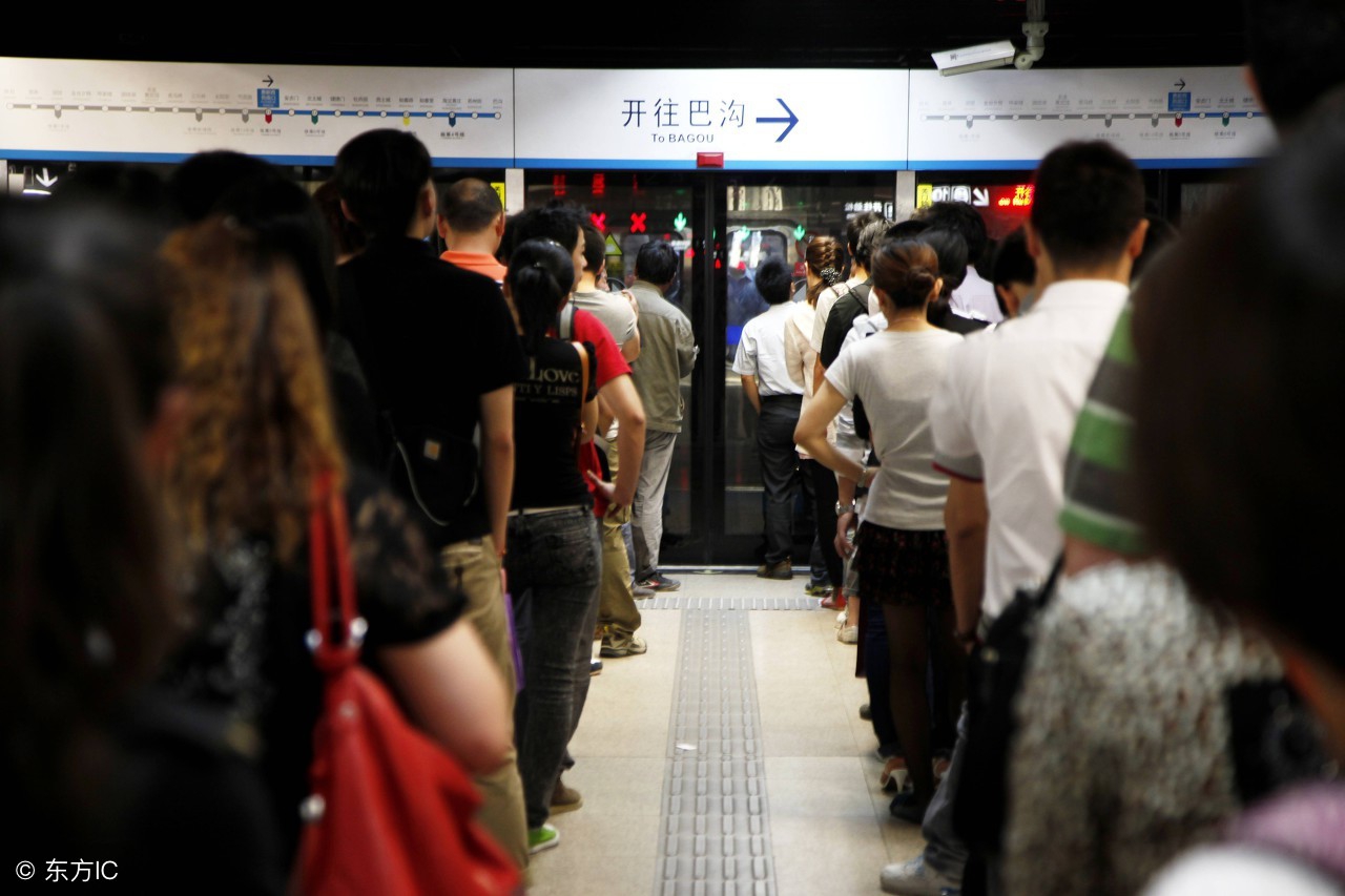 35岁小伙保温杯里泡枸杞,保温杯里泡枸杞90后开始养生