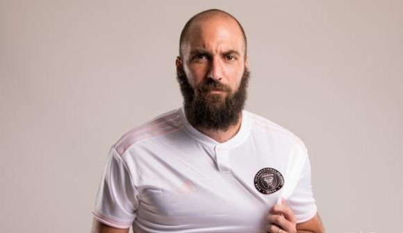 伊瓜因为什么总丢单刀,伊瓜因为什么离开五大联赛