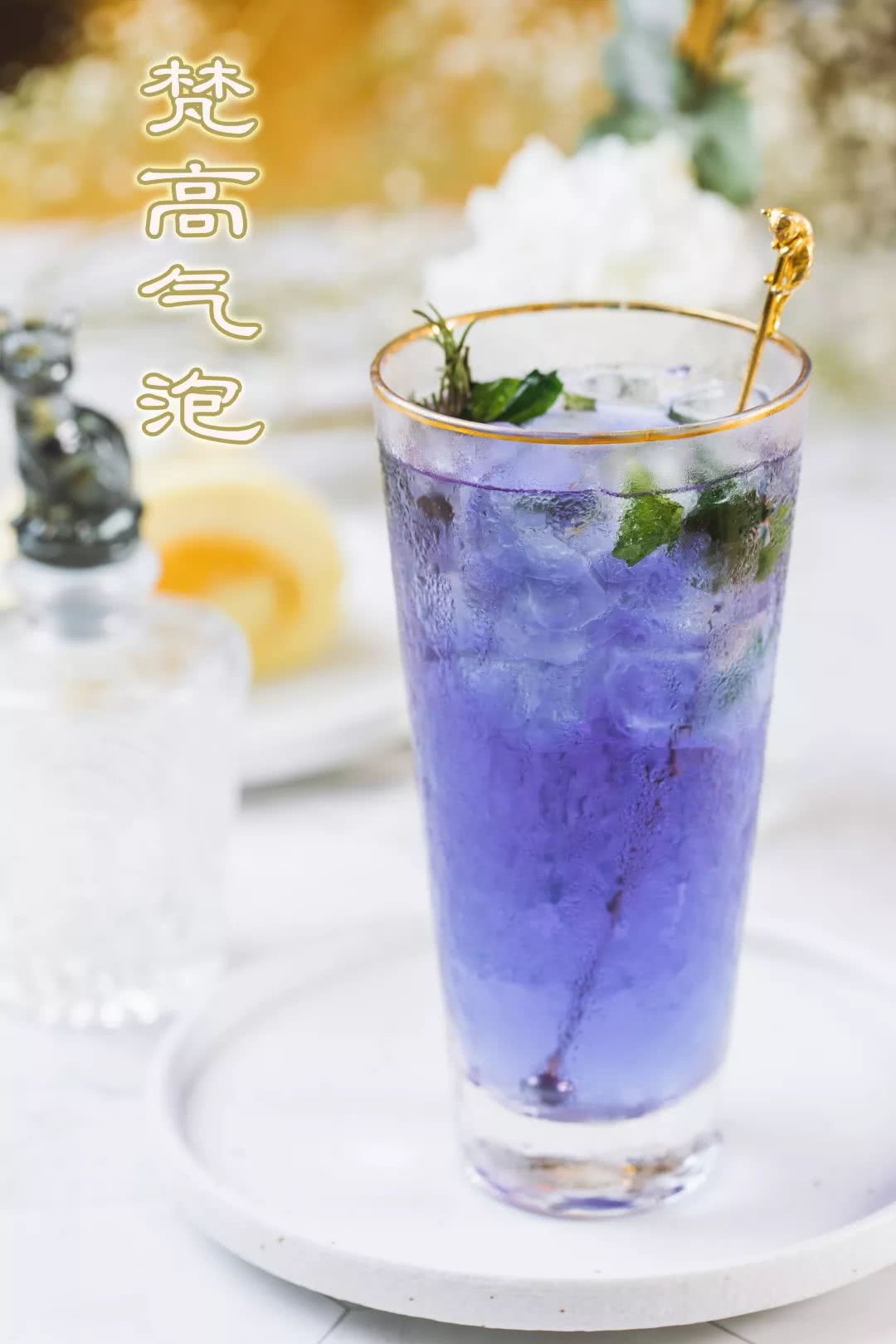 体育西这间甜品店，一屋子都是鲜花，还没有正式菜单……