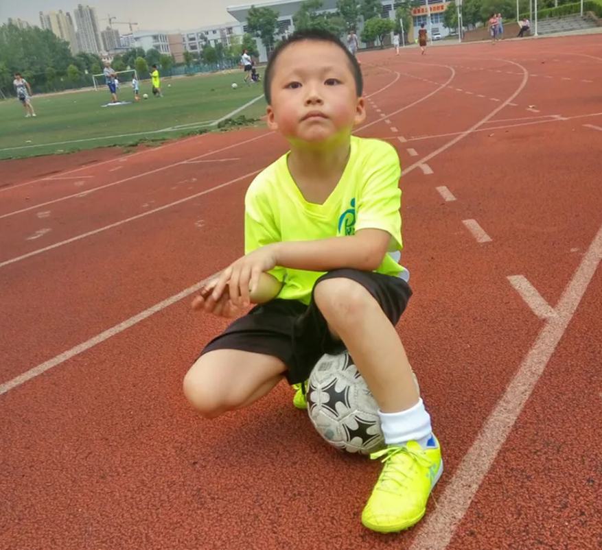 小小少年足球教学,青少年足球成长之路