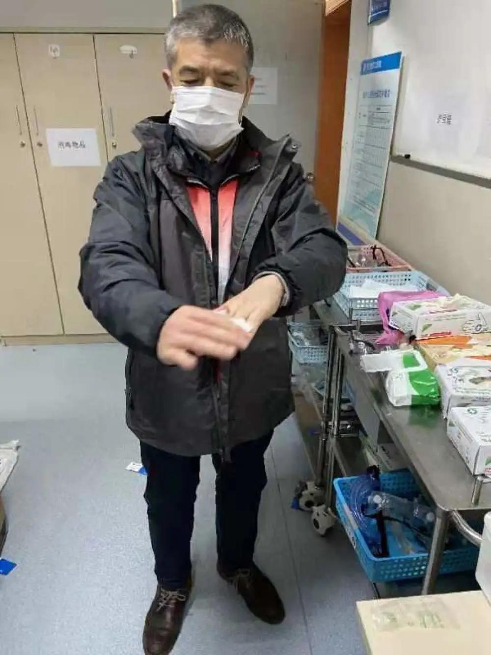 沧海横流方显英雄本色白衣战士,沧海横流显英雄本色