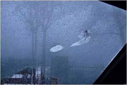 防止车窗玻璃起雾的小妙招,冬天车窗侧玻璃起雾怎么快速除掉