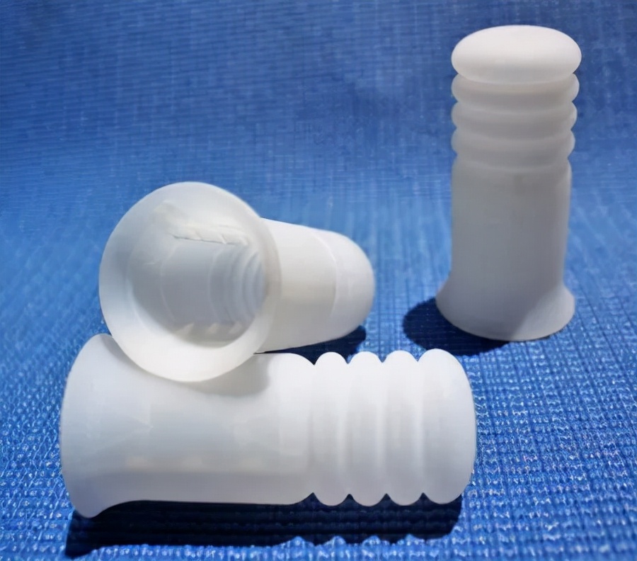 她设计了款防狼安全套获好评，然而十多年了，依然筹不到钱生产