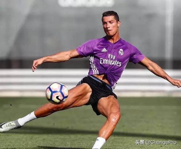 国外足球运动员训练时间,足球运动员的训练是怎样的