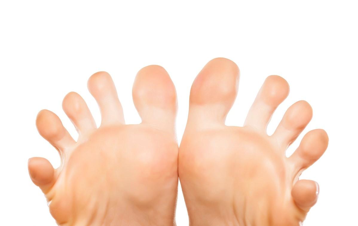 我的脚骨折打了石膏，医生说可能有生命危险，他是不是在骗我？