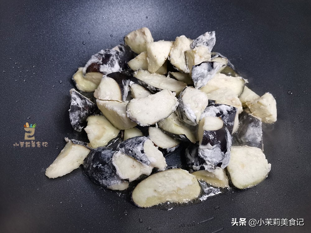 炒茄子不吸油诀窍,炒茄子费油只需小技巧