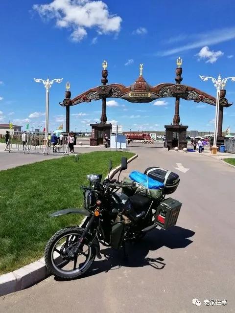 骑摩托车去旅行,拉着摩托车去旅行