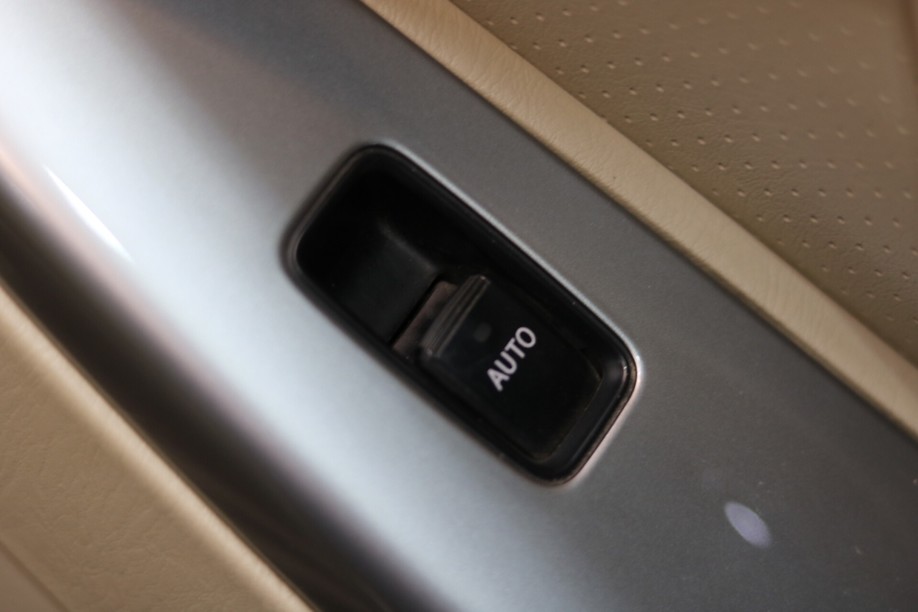 怪兽修车:修复一辆09款中东版丰田霸道,最终旧车变新车